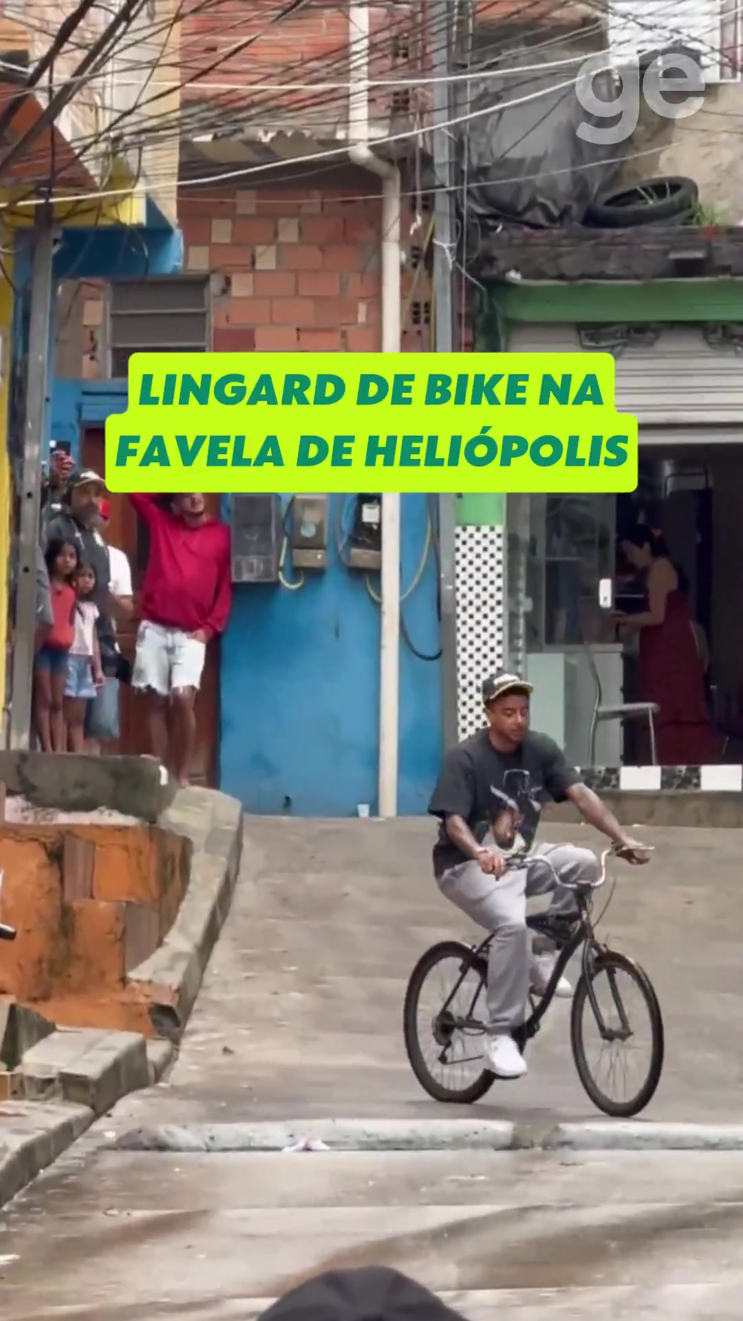 开云网址-巴媒：林加德在巴西贫民窟拍摄视频，融入当地文化